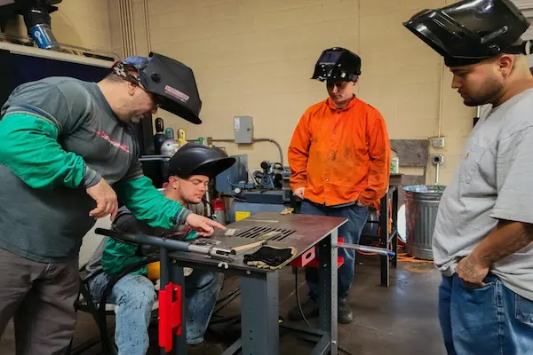 Welding school in 2026 cost, salary and how to start